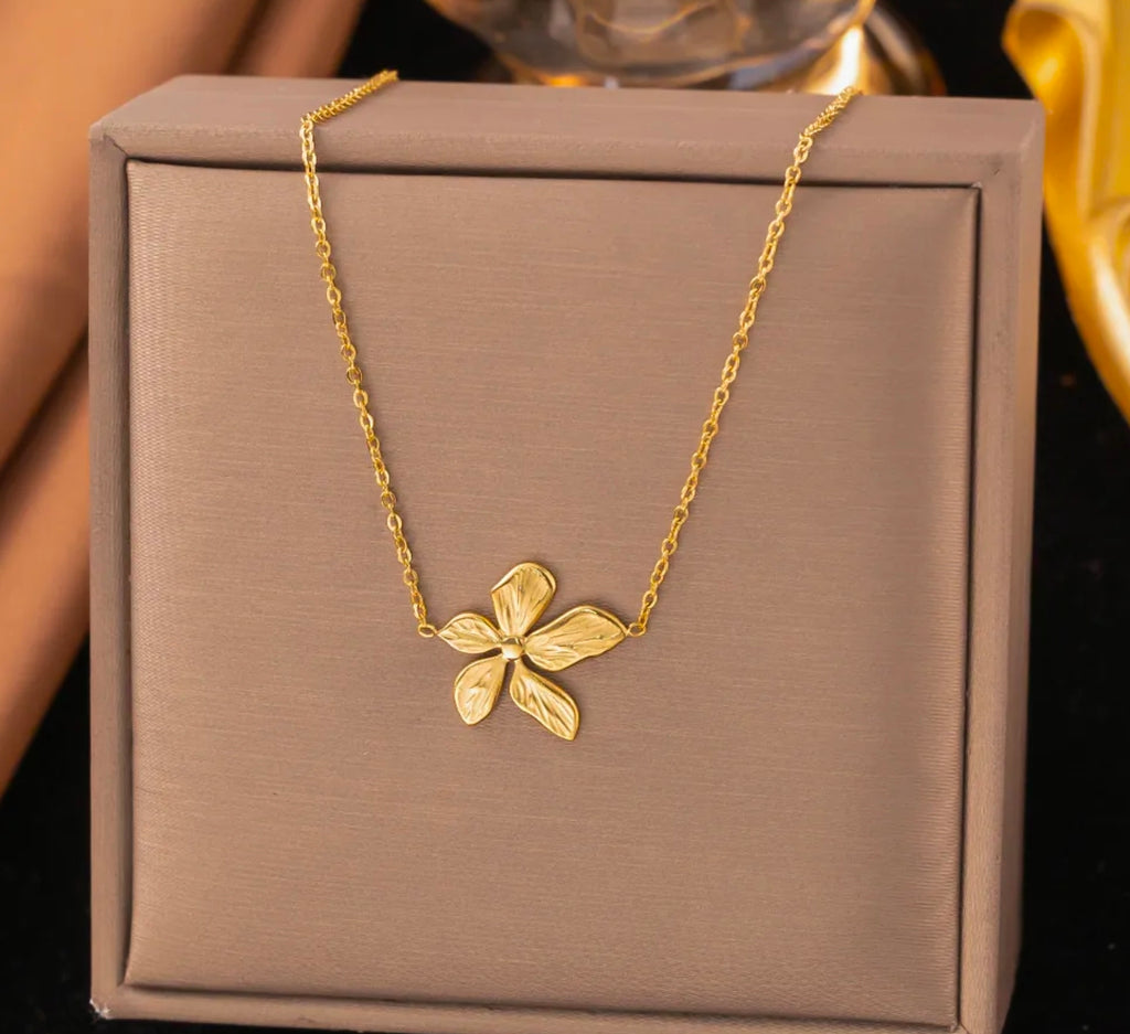 Five Plate Flower Necklace Gold plated Stainless Steel