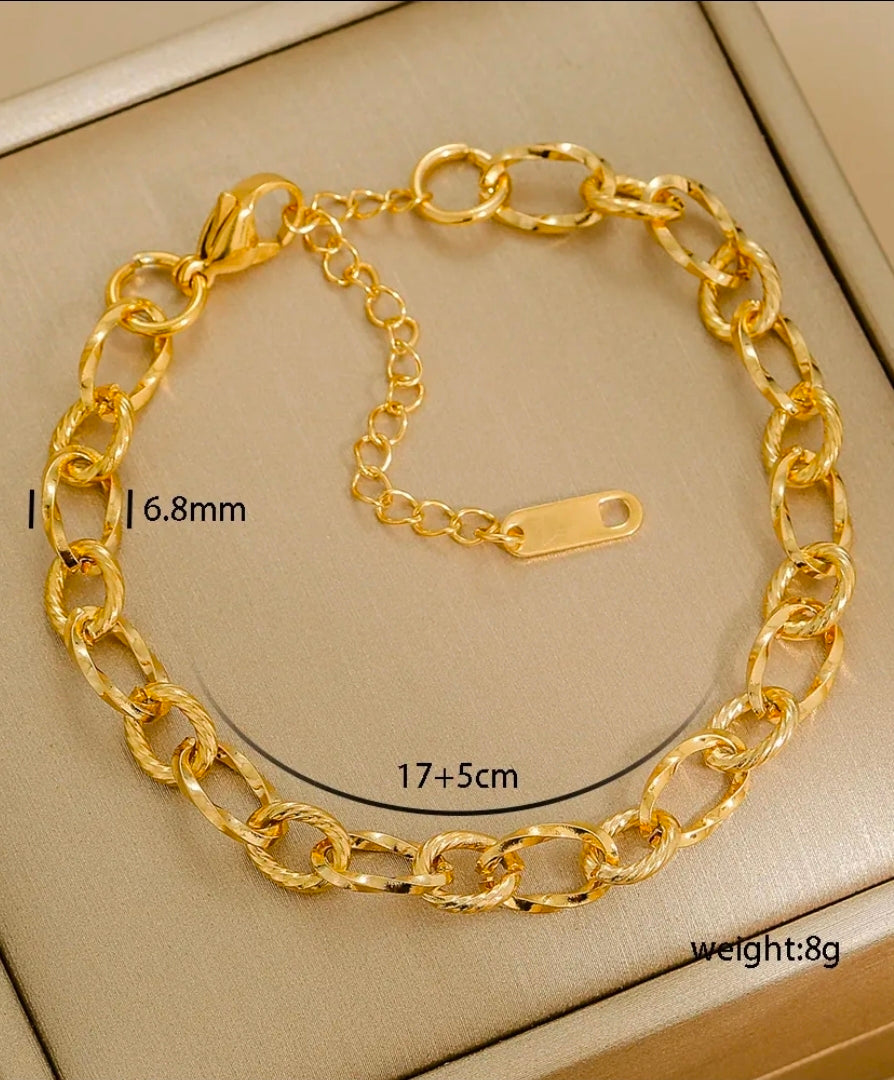 Minimalist Stainless Steel Bracelet 
18K Gold Plated Chain For Women Men 
Unisex Versatile Fashion Jewelry Gift 
Adjustable Snake Rope Cuban Link Style 
Elegant Accessory