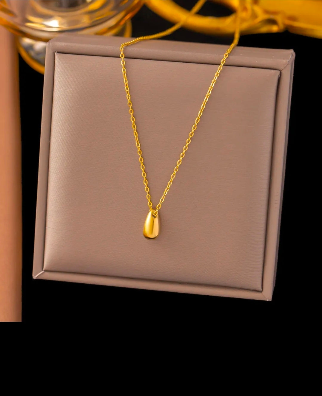 Gold Simple Waterdrop Pendant Necklace