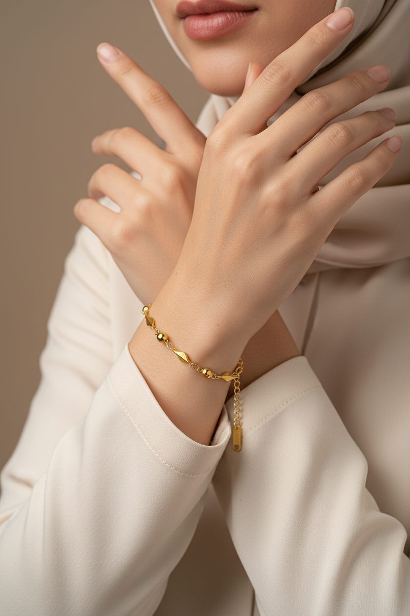Minimalist Stainless Steel Bracelet 
18K Gold Plated Chain For Women Men 
Unisex Versatile Fashion Jewelry Gift 
Adjustable Snake Rope Cuban Link Style 
Elegant Accessory