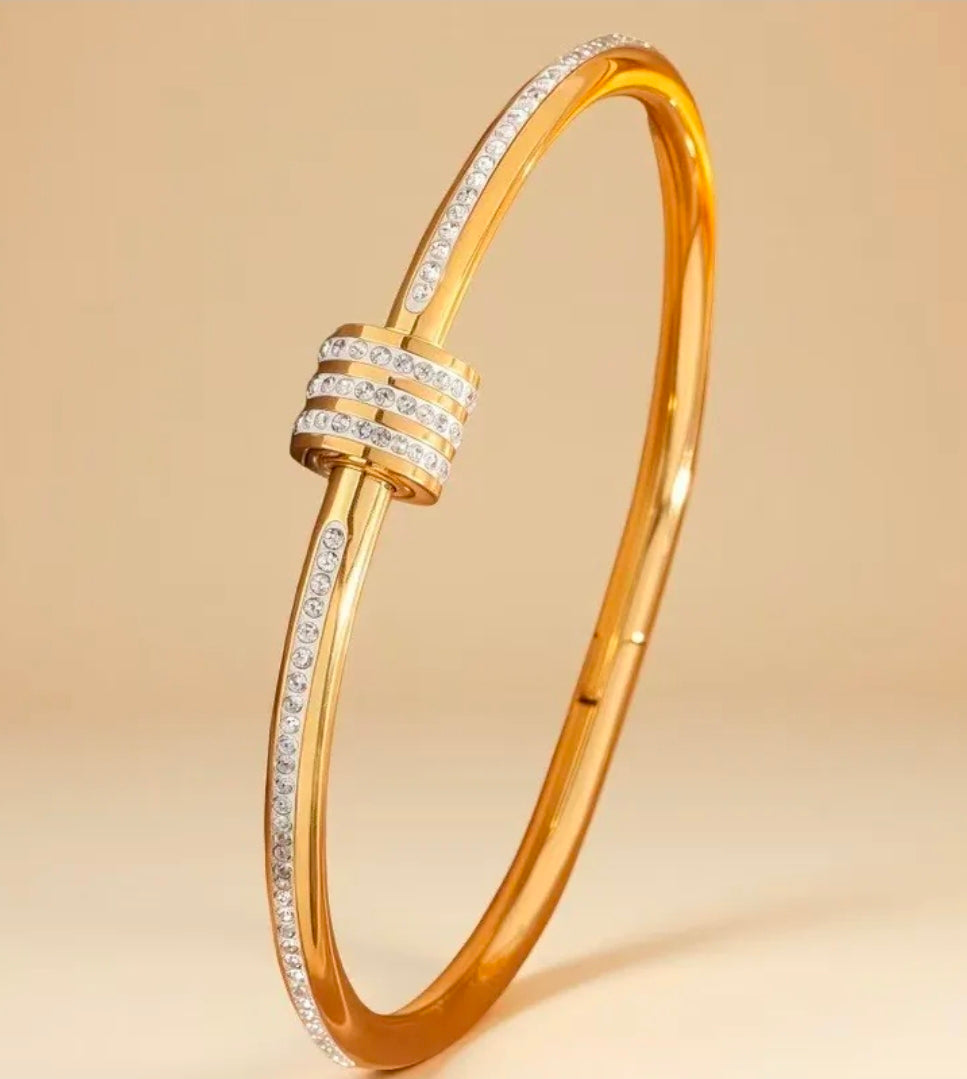 Stainless Steel Bangle Design Rhinestone Inlaid Gold plated Luxury Fashion Jewelry