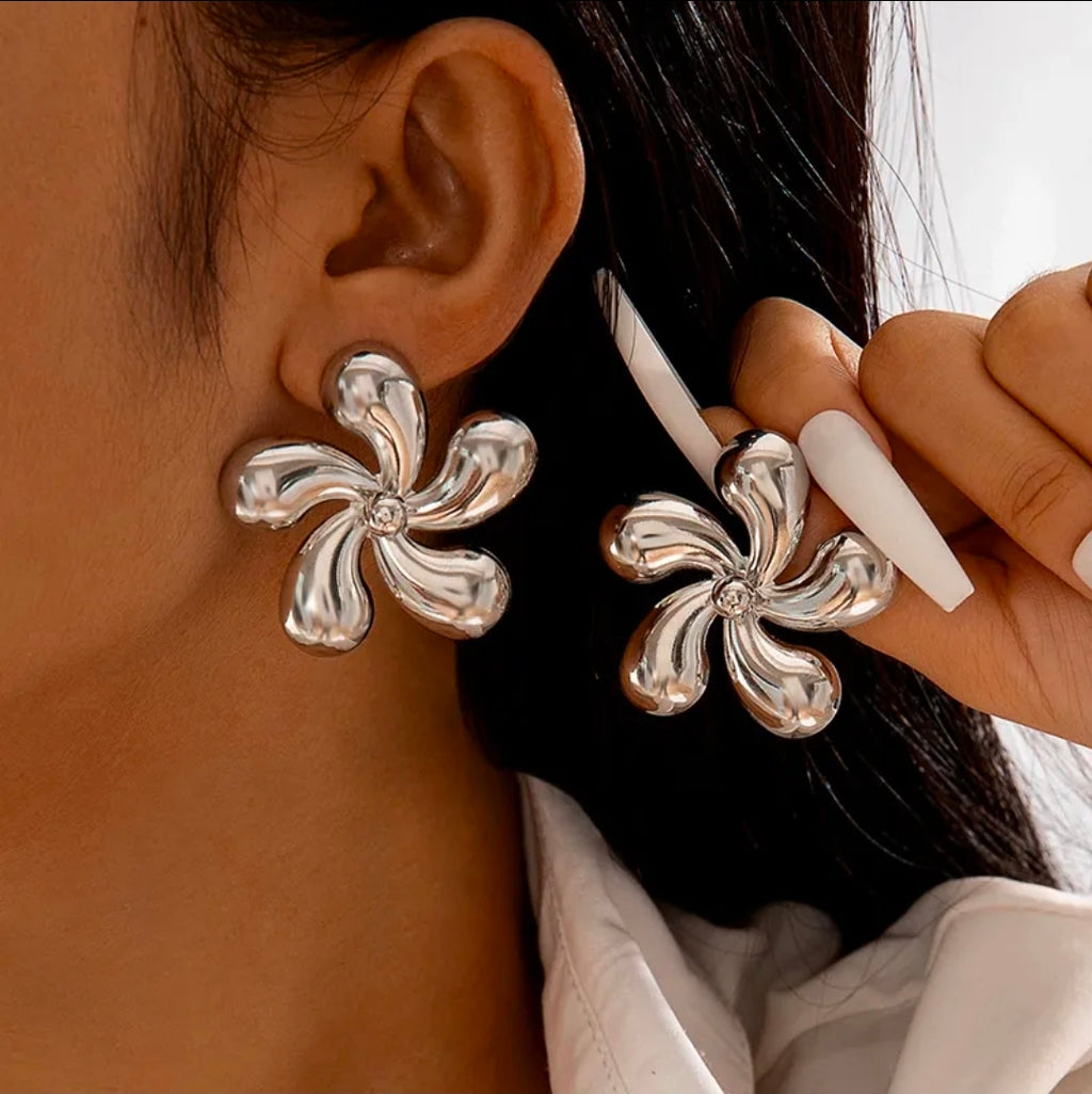 Metal Earrings Flower Twist Design Fashion Jewelry Silver
