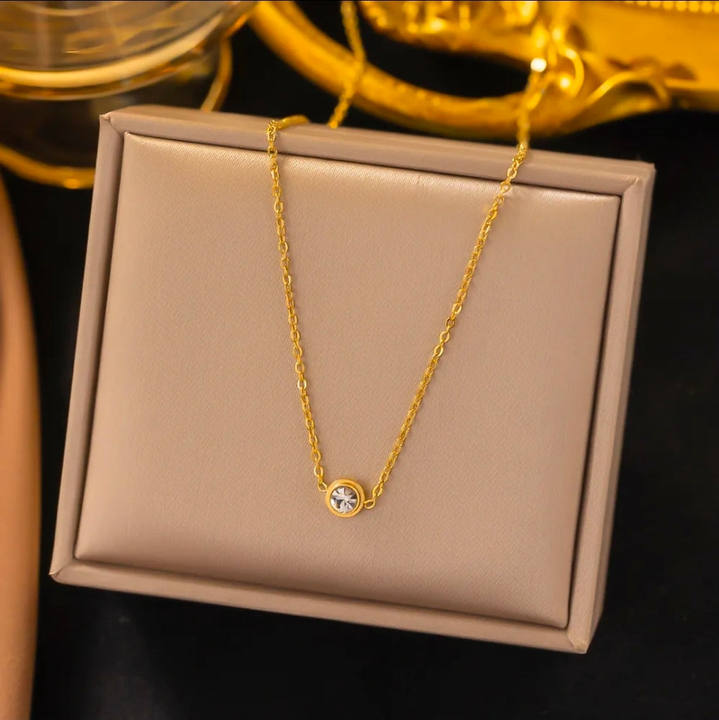 Gold Single Rhinestone Pendant Necklace