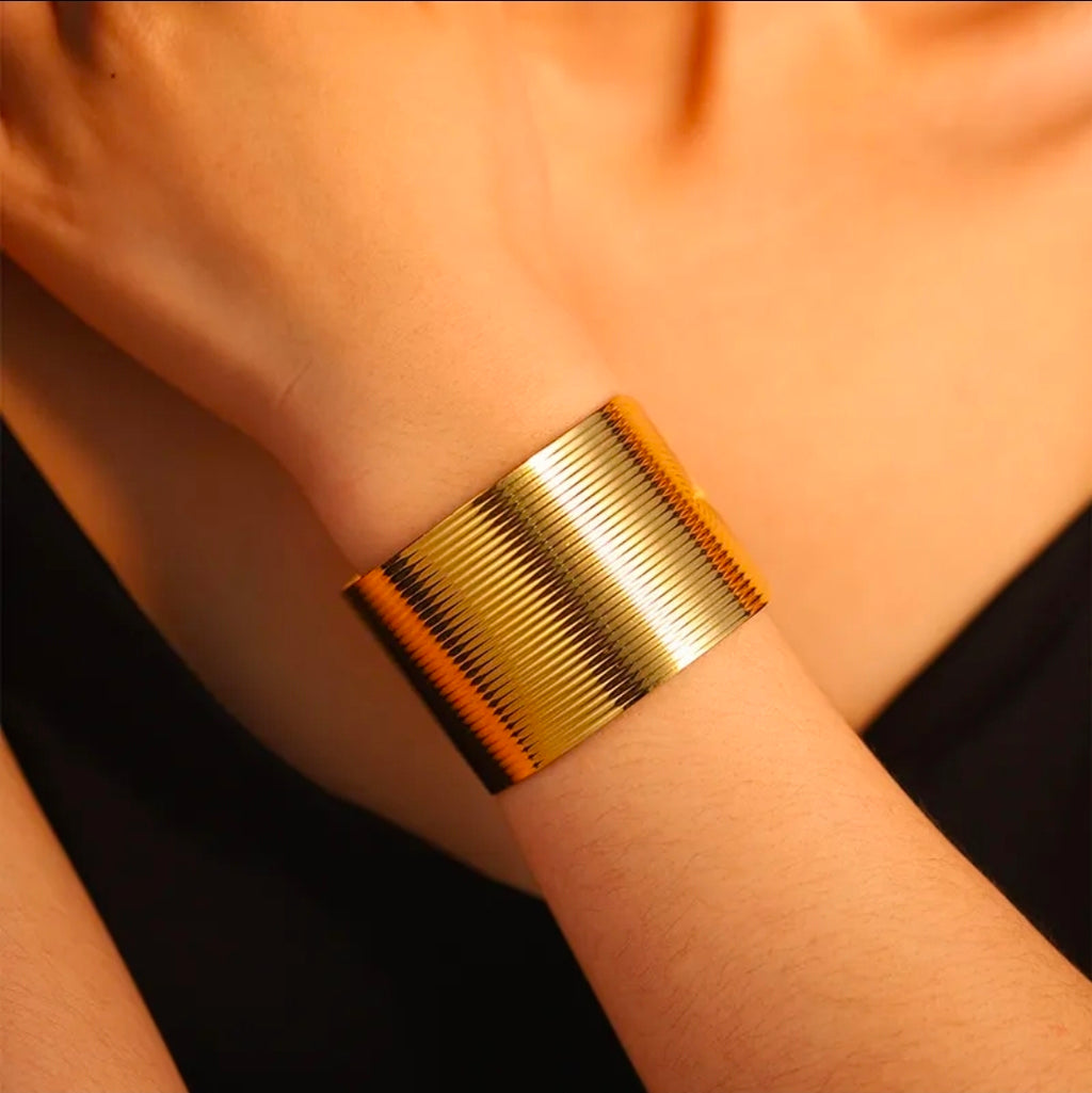 Horizontal Stripes chunk Bracelet For Women Goldplated