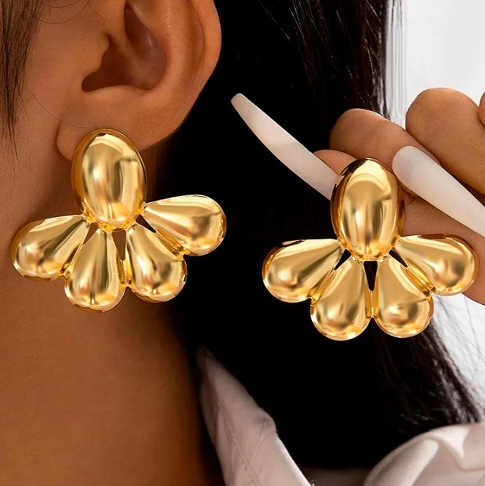 Large Geometric Metal Earrings For 
Women Exaggerated Teardrop Flower 
Twist Design Fashion Statement Jewelry