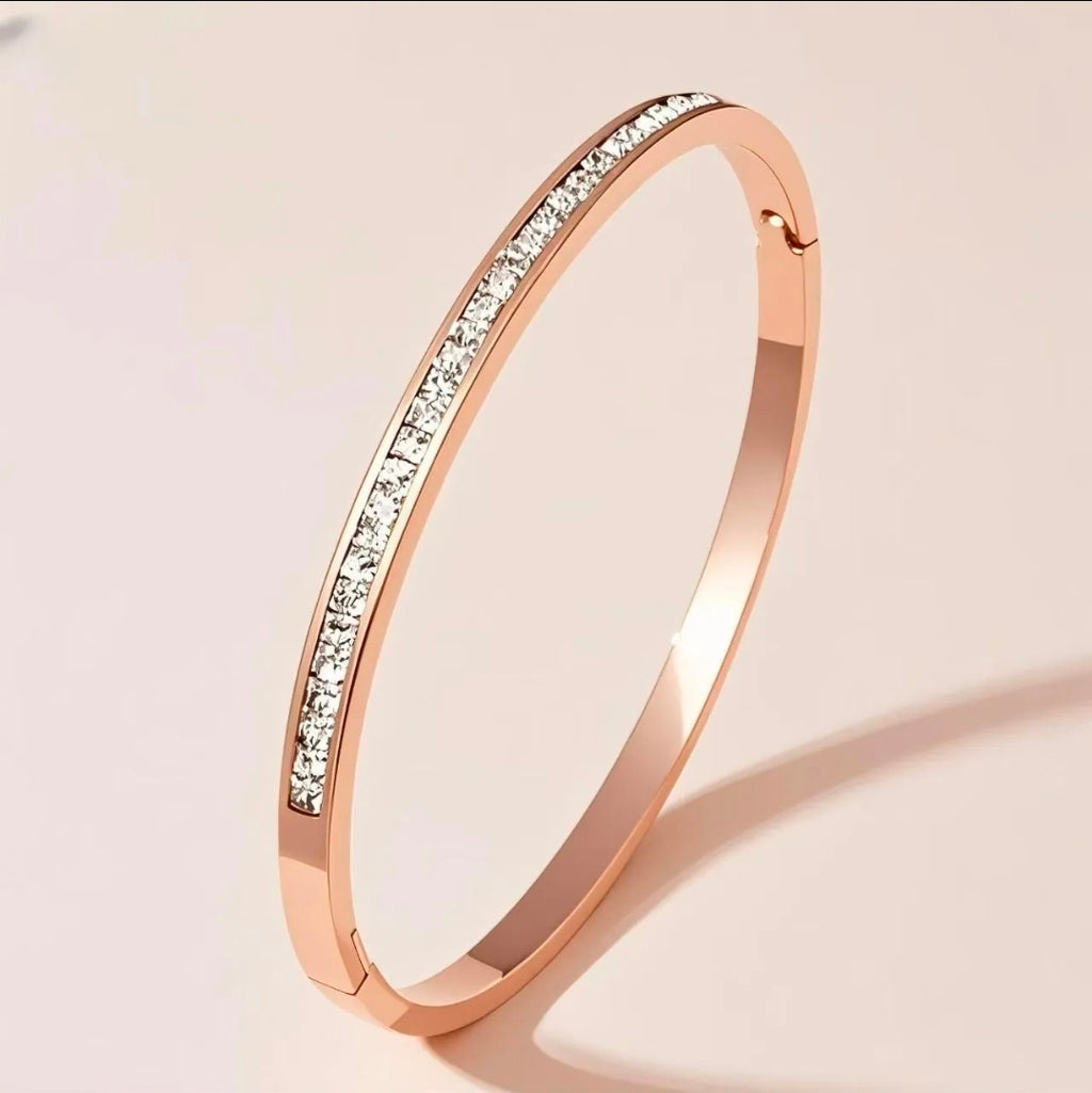 Stainless Steel Bangle For Women 
Clover Roman Numeral Nail Design 
Rhinestone Inlaid Gold Rose Gold Luxury 
Fashion Jewelry
